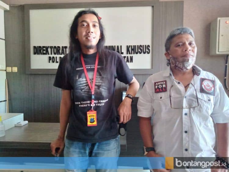 Eks Pemred Banjarhits.id (kiri) ditahan oleh Polda Kalsel karena dugaan memuat berita mengandung SARA. (Istimewa)