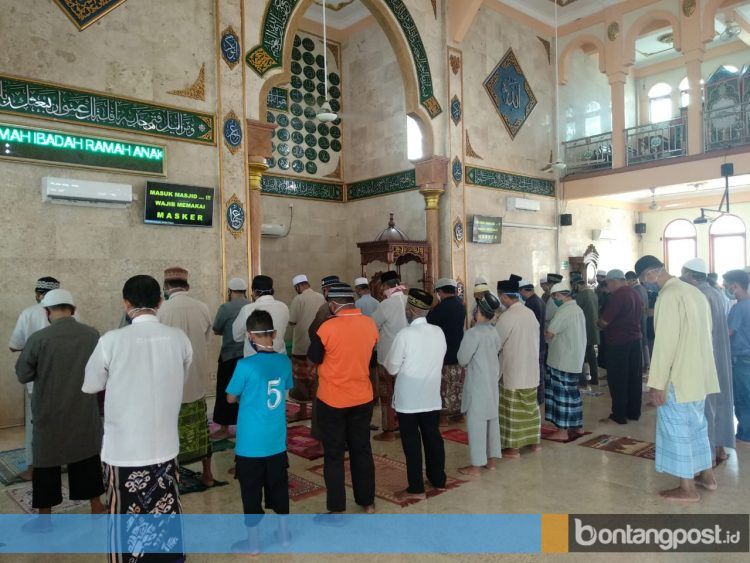 Masjid Asy Syuhada sudah membuka kembali pelaksanaan ibadah dengan menerapkan protokol kesehatan. (dok pengurus masjid).