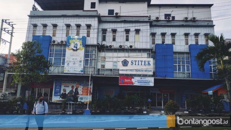STITEK Bontang berikan potongan uang UAS sebesar 50 persen bagi mahasiswanya di tengah pandemi Covid-19. (Zaenul/Bontangpost.id)