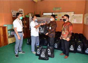 Badak LNG Kembali Salurkan 520 Paket Sembako