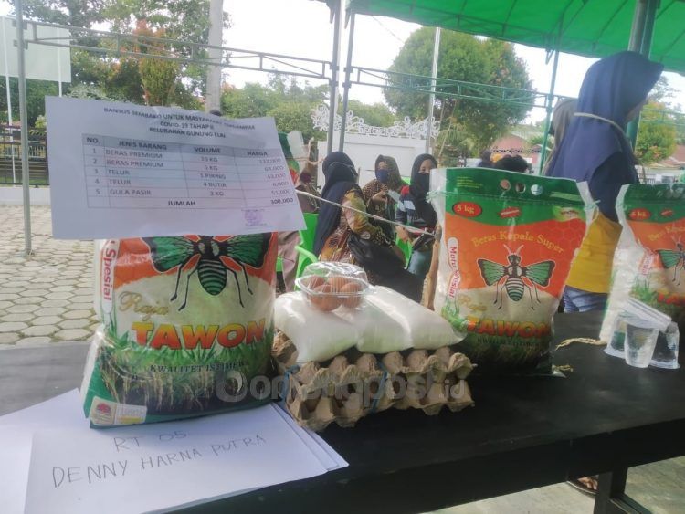 Paket sembako di Kelurahan Gunung Elai berisi beras 15 kilogram, gula curah 3 kilogram, telur 4 butir, telur 1 piring isi 30 butir. (Fitri Wahyuningsih/Bontangpost.id)