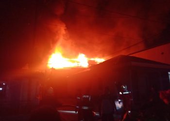 Dini Hari, RT 15 Kampung Jawa Membara