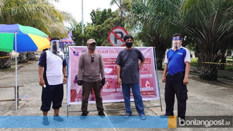 Meski sudah dibuka untuk publik, Stadion Bessai Berinta menerapkan protokol kesehatan yang ketat. (Nasrullah/Bontangpost.id)