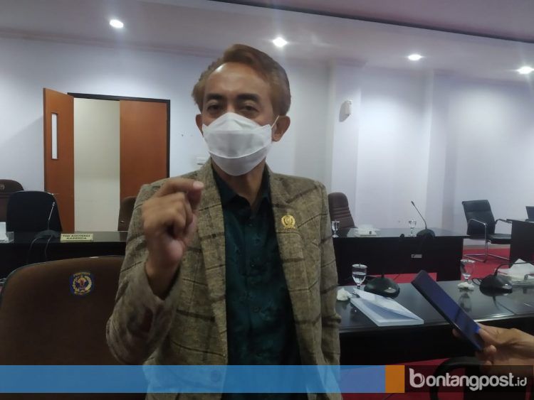 Ketua Komisi II DPRD Bontang, Rustam HS. (Fitri Wahyuningsih/Bontangpost.id)