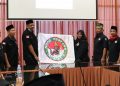 Penyerahan SK bergabungnya Naga Pertapa ke IPSI Bontang sekaligus membentangkan bendera Naga Pertapa. (ist)