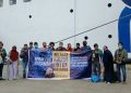 Relawan Bontang bersama KKLR, serta mahasiswa dari Samarinda dan Relawan Berau berfoto bersama sebelum menaiki kapal ke Sulawesi. (Relawan for Bontangpost.id)