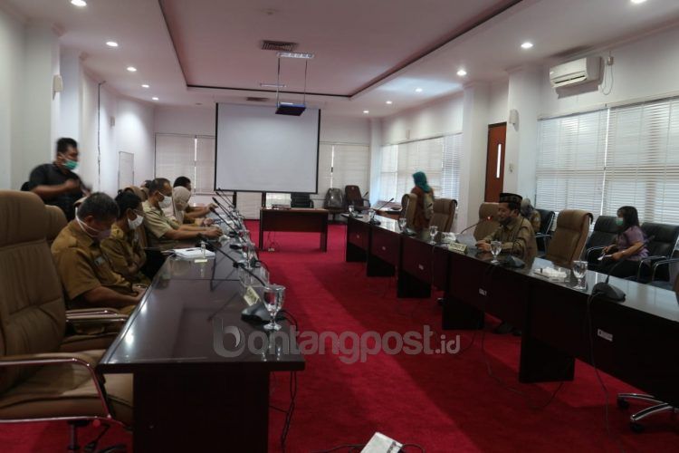 Suasana Komisi III DPRD Bontang bersama OPD terkait membahas progres perbaikan jembatan dan jalan. (Fitri/bontangpost.id)