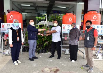 Dukung Penerapan Adaptasi Kebiasaan Baru di Pasar Taman Rawa Indah, Badak LNG Berikan Wastafel Portabel