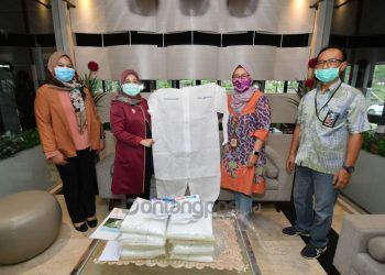 Pupuk Kaltim Salurkan Bantuan APD bagi Tenaga Medis di Bontang dan Samarinda