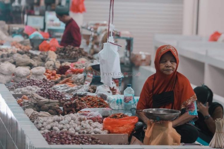 Pedagang di Pasar Tamrin sudah aktif berjualan sejak 15 Juli lalu. Namun, banyak lapak yang masih kosong belum ditempati pemiliknya. (Adiel Kundhara/KP)