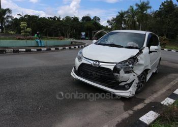 Dua Mobil Terlibat Kecelakaan di Bundaran Sintuk
