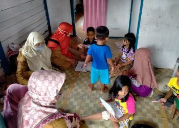 Pastikan Terima Pelajaran, Guru Datangi Rumah Murid