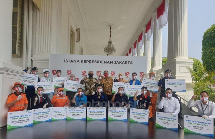 Penyerahan BSU di Istana Kepresidenan. (dok BPJAMSOSTEK)