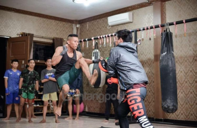 Atlet muaythai Bontang diistirahatkan berlatih. Mereka kini latihan sendiri. (dok pribadi)