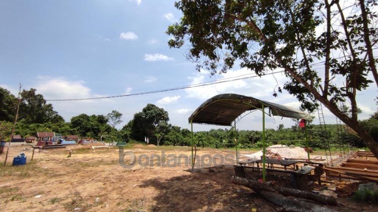 TPU Bontang Lestari yang selama ini menjadi tempat pemakaman pasien Covid-19 semakin sesak.