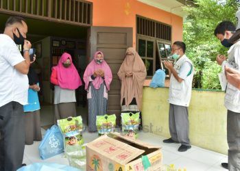 UPZ Pupuk Kaltim Salurkan Paket Sembako Senilai Rp 134 Juta bagi Tenaga Pendidik Bontang