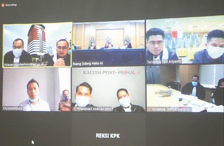 Suasana sidang kasus gratifikasi Ismunandar.