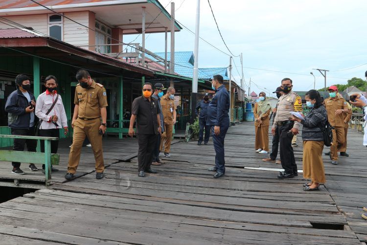 Jembatan di RT 02, Bontang Kuala, yang kondisinya butuh perbaikan. (Fitri/bontangpost.id)