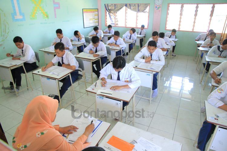 Dinas Pendidikan dan Kebudayaan (Disdikbud) melakukan perubahan rencana skema PTM dari seluruh rombel ke kelas tertentu.