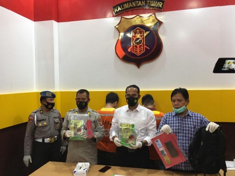 Tersangka dan barang bukti yang berhasil diamankan. (prokal)