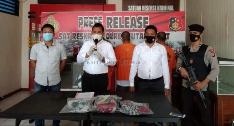 JUMPA PERS: Satreskrim Polres Kubar memaparkan pengungkapan kasus pencabulan anak di bawah umur, Senin (18/1).