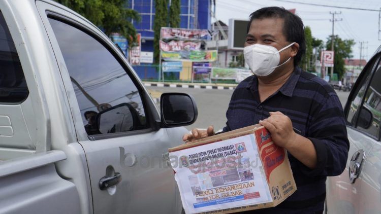 Wakil Ketua DPRD sekaligus Ketua KKMSB Agus Haris ikut dalam aksi galang dana bagi korban bencana gempa di Sulbar.