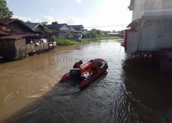 Asyik Berenang, Hilang Terseret Arus