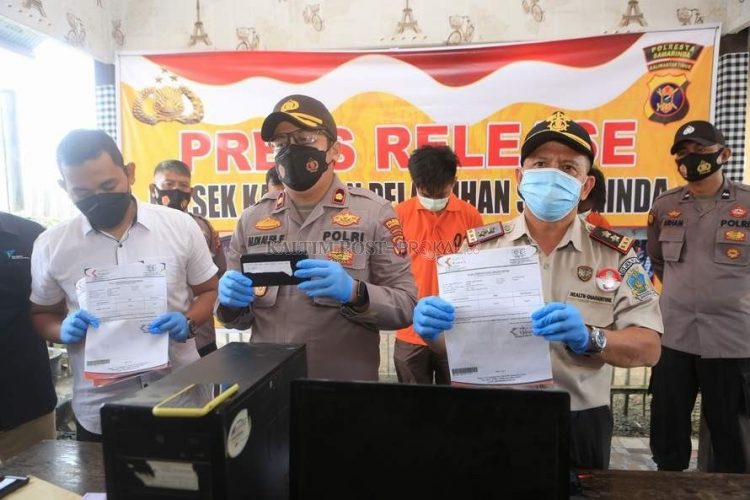 KEMBALI TERUNGKAP: Petugas rumah sakit dan calon penumpang masuk sindikat surat rapid antigen palsu sebagai syarat keberangkatan antar provinsi, yang terbongkar berkat kerja sama petugas di Pelabuhan Samarinda.