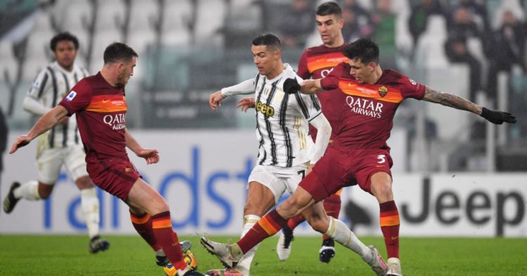 Cristiano Ronaldo mencetak gol pertama di usia 36 tahun kala menghempaskan AS Roma. (Getty Images)