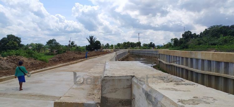 Pengerjaan proyek penurapan Sungai Bontang molor. (Adiel/KP)