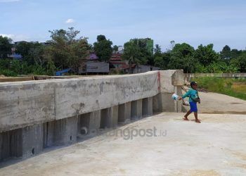 Pengerjaan proyek penurapan Sungai Bontang. (Ilustrasi/Adiel/KP)