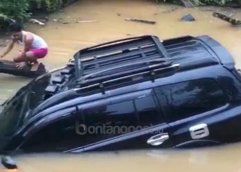 Sopir Ngantuk, Mobil Nyebur ke Sungai Jalan Poros Bontang-Sangatta