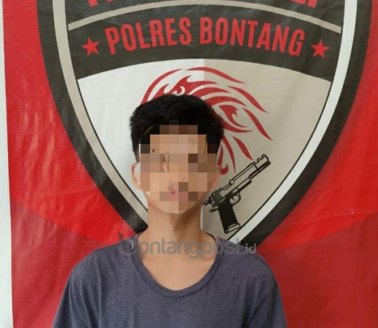 Tersangka penganiayaan terhadap kekasih ditahan di Polres Bontang. (Tim Rajawali Polres Bontang)