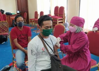 Vaksinasi Sasar Calon Jemaah Haji dan TKBM Pelabuhan Loktuan