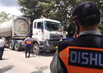 Tak Berizin, Kendaraan Pengangkut Barang Berbahaya Disetop Dishub