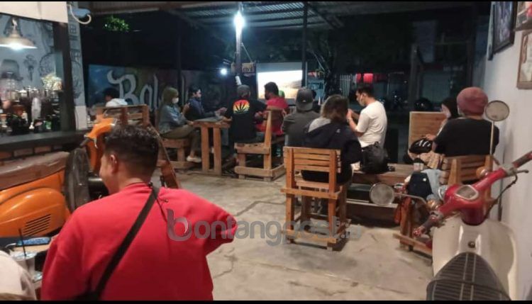 Nobar dan diskusi di Hari Perempuan Internasional, dilaksanakan FJB di Kedai Kopi Jalan KS Tubun.