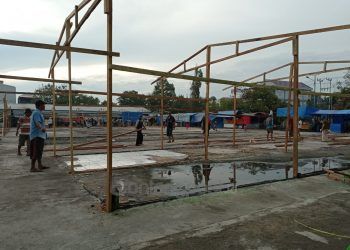 Lapak Darurat Bagi Pedagang Pasar Citra Mas Mulai Dibangun