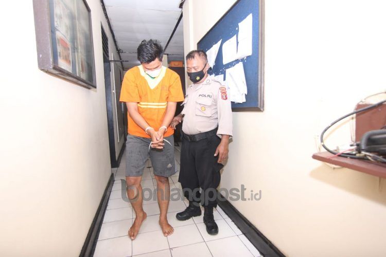 FA (24) ditahan di Polsek Utara karena tak terima istrinya diperlakukan tak sopan oleh pedagang sate di Inpres 3.