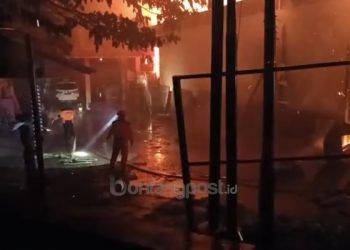 Toko Roti di Simpang Jalan Pattimura Terbakar