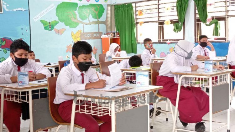 Suasana UN di SDN 001 Bontang Utara (Fitri Wahyuningsih/bontangpost.id)