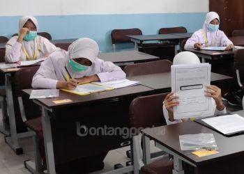 Ujian Sekolah SMP Digelar Meski Guru Belum Divaksin