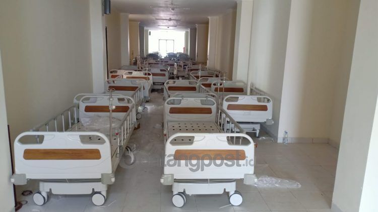 Sarana yang tersedia di rumah sakit tipe D baru sebatas tempat tidur pasien.