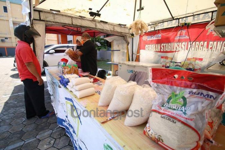 Rusaknya jalur poros Samarinda-Bontang berpotensi mengganggu distribusi logistik dan membuat harga beberapa bahan pokok (bapok) naik. Apalagi jelang Idulfitri konsumsi masyarakat cenderung meningkat.