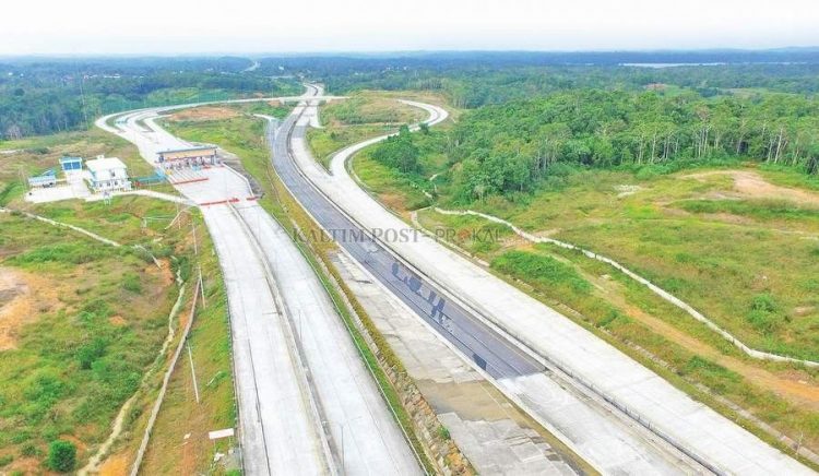 Dua kali puasa dan dua kali Lebaran, Tol Balikpapan–Samarinda (Balsam) tak kunjung operasional 100 persen. Setelah Seksi II, III, dan IV difungsikan pada 2019 lalu, Seksi I dan V hingga kini belum bisa dilintasi pengguna.