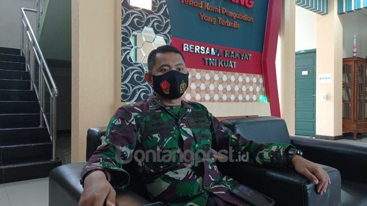 Dandim 0908 Bontang Letkol Arh Choirul Huda ketika disambangi bontangpost.id di kantornya, Jalan Awang Long, Bontang Baru, Bontang Utara. (Fitri Wahyuningsih/bontangpost.id)