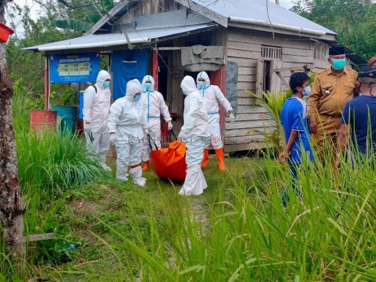 Korban saat dievakuasi.