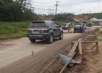 Tanah Datar, Jalan Dirusak Swasta Diperbaiki Negara (2)