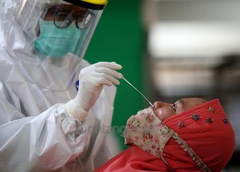 Tes Rapid Antigen Acak di Pelabuhan