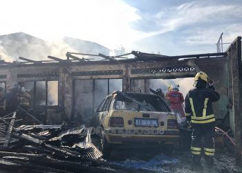 Parkir di Rumah Kosong, Mobil Ludes Terbakar