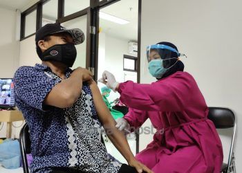 Pedagang dan Petugas Pasar Tamrin Bontang Divaksin